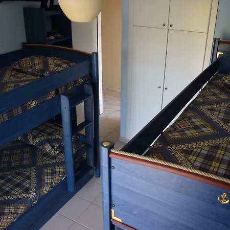 Close To The Nyaraló