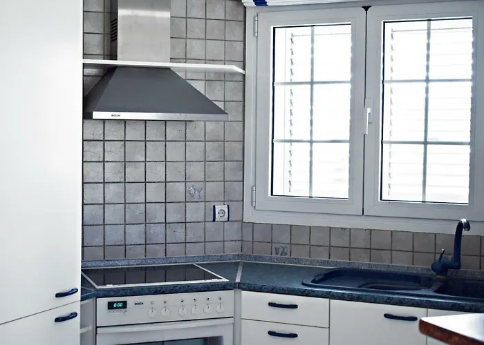 Close To The * 奥马斯帕纳吉亚斯