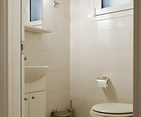 Close To The * 奥马斯帕纳吉亚斯